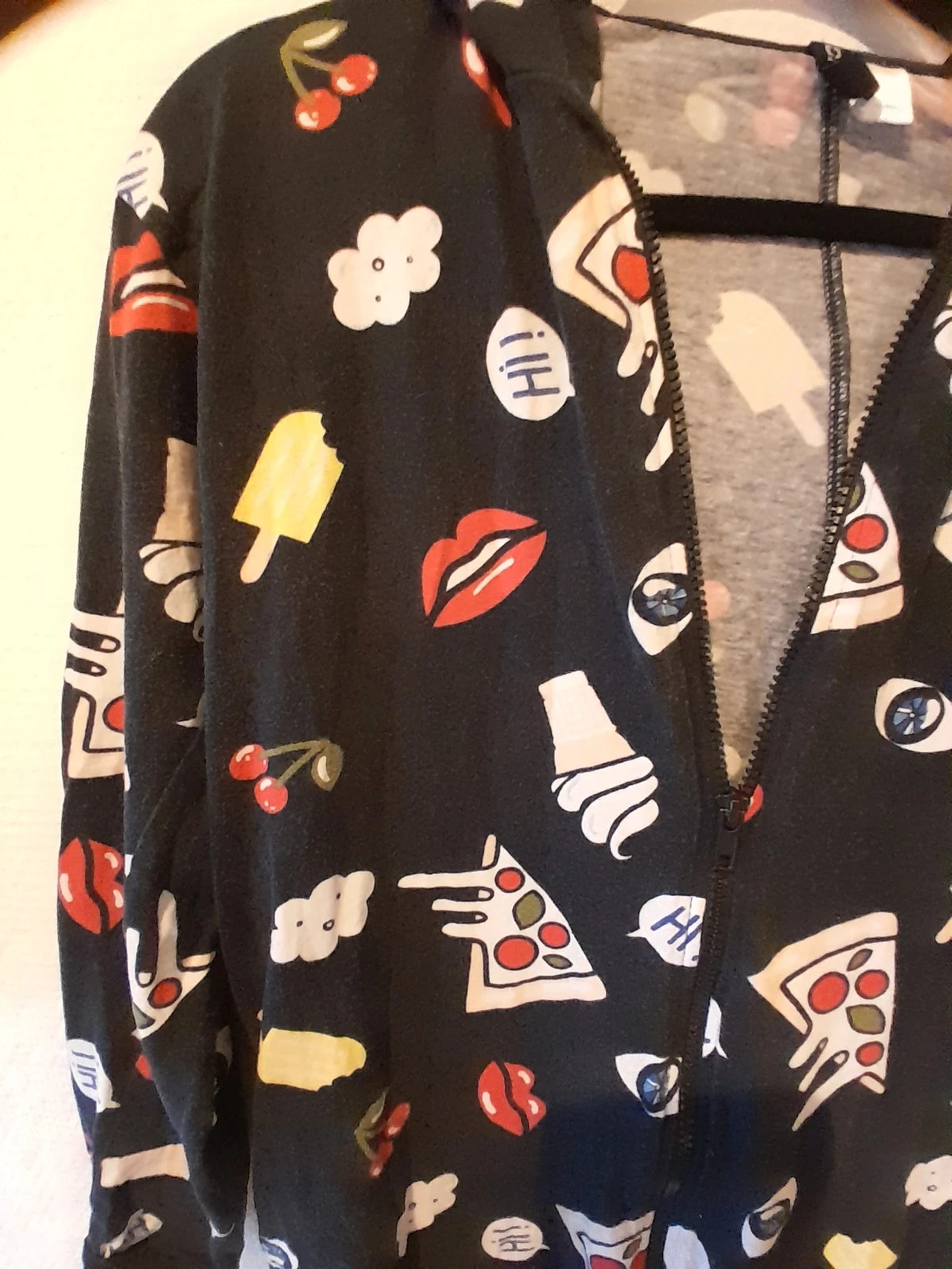 Combinação preta com estampa de pizzas e frutas, tamanho 36, H&M Divided – photo 4